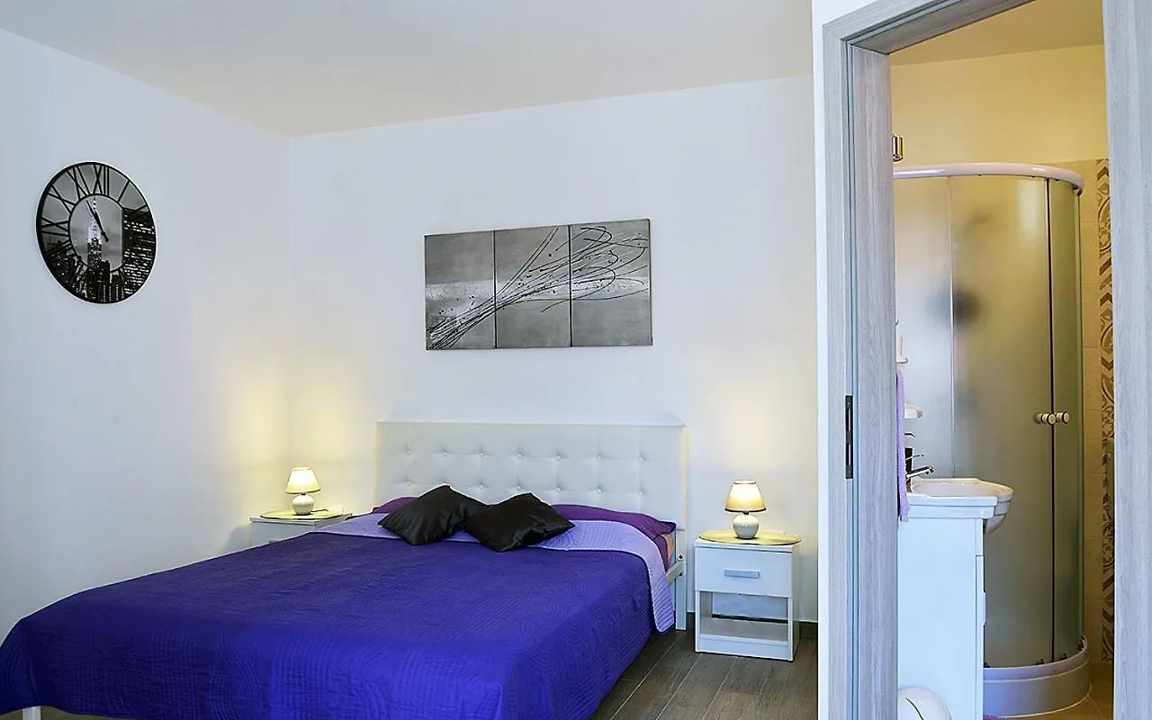 Studio Apartman Nicol 풀라 아파트