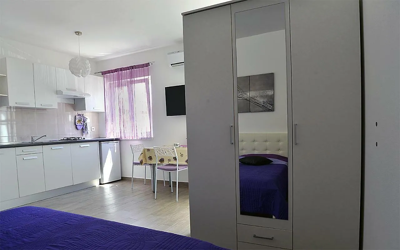 Studio Apartman Nicol プーラ